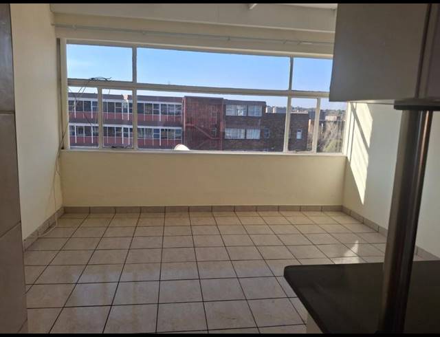 2 BEDROOM PROPERTY TO RENT IN SUNNYSIDE
